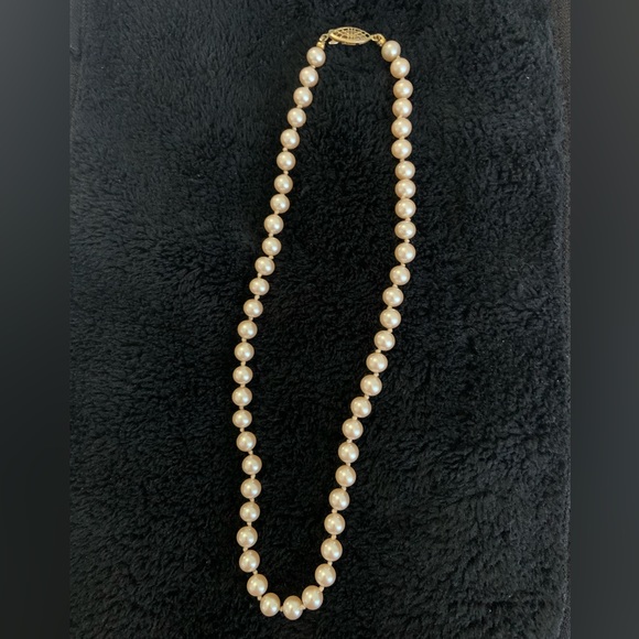 Mom’s Classic Pearls! - Picture 1 of 3